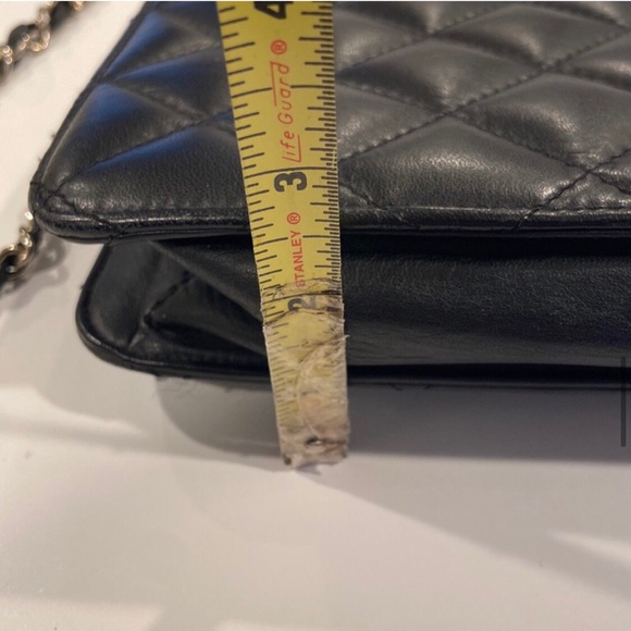 Vintage black quilted leather cc bag with red lining and chain strap - Picture 12 of 13